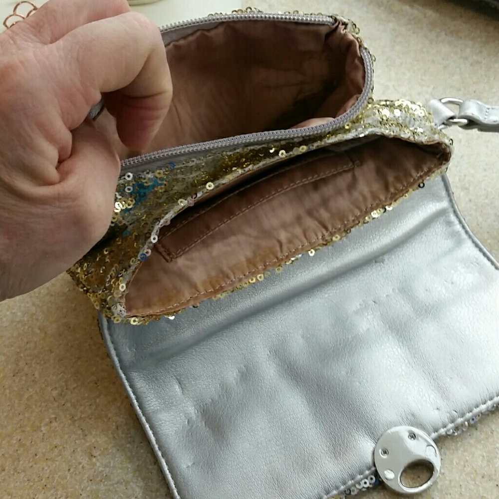 Wristlet - Picture 5 of 6